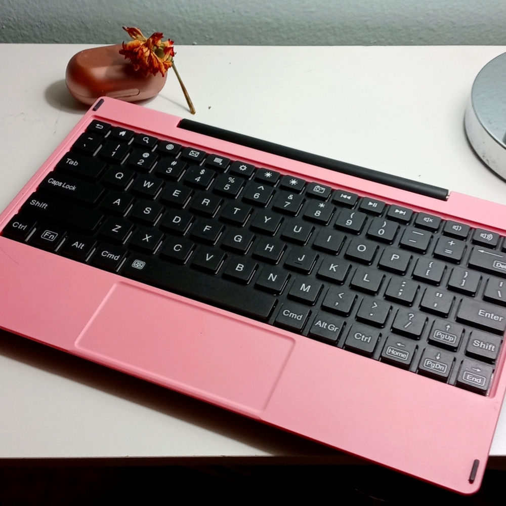 RCA Viking Pro 10 - Tablet W/Keyboard (Pink)